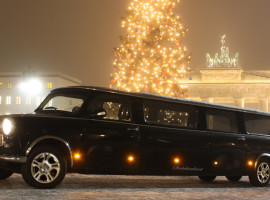 assets/images/activities/trabant-xxl-stretchlimousine-mieten-in-berlin/1280_0000_Weihnacht Brandenburger Tor Schwarz-270x200x90.jpg